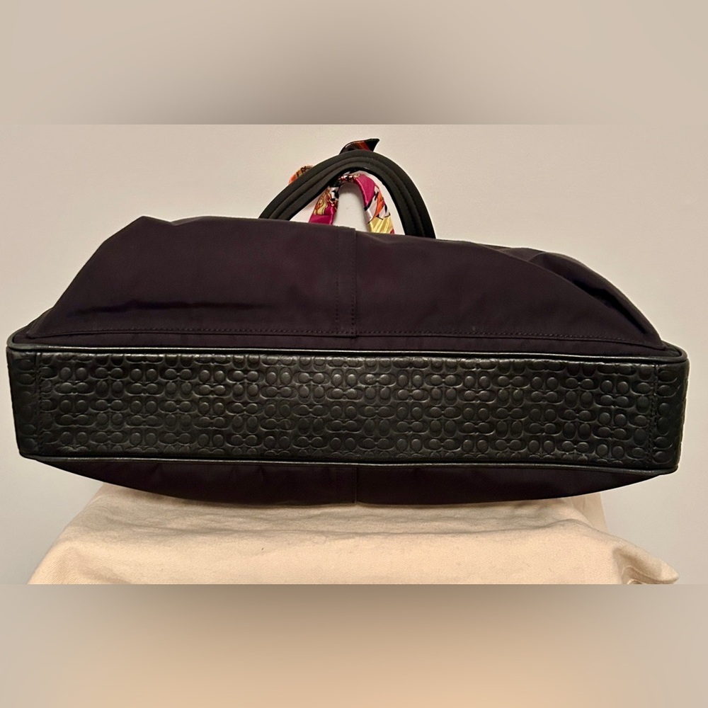 Coach “Glow Up” Julia Opt Art Vintage carry all. - Picture 9 of 14